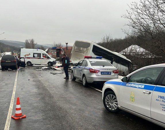 В ДТП с рейсовым автобусом под Новороссийском погиб человек