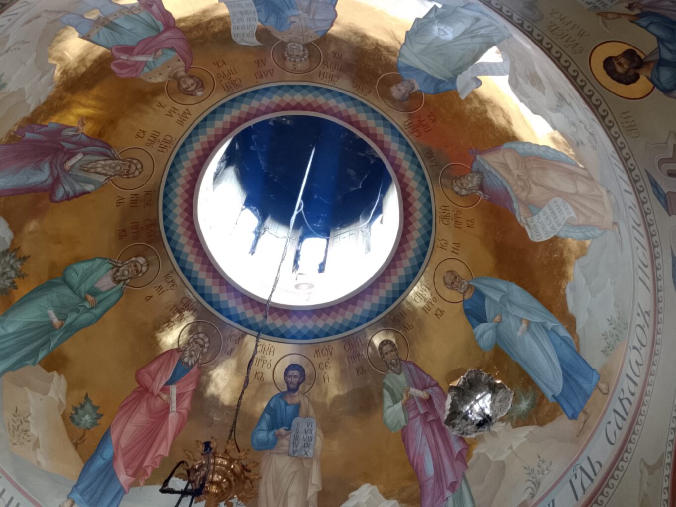 В результате атаки БПЛА загорелся храм в Новороссийске